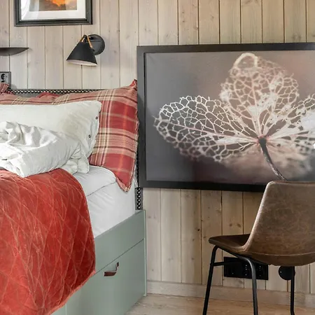 Stylish Edge-of-forest By The Water Holiday home Sarpsborg
