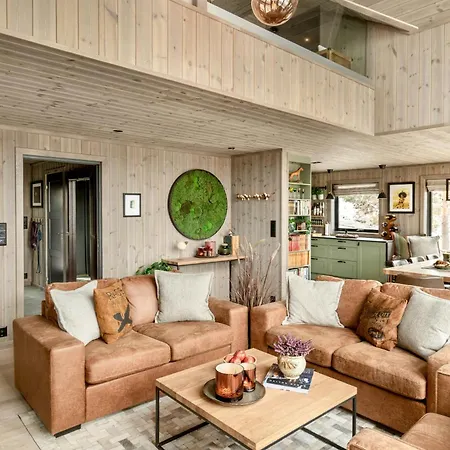 Stylish Edge-of-forest By The Water بيت للعطل هالدن